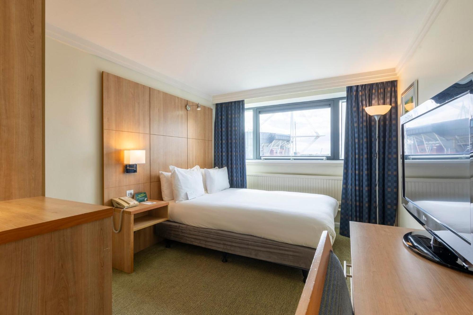 Holiday Inn Cardiff City By Ihg Bagian luar foto