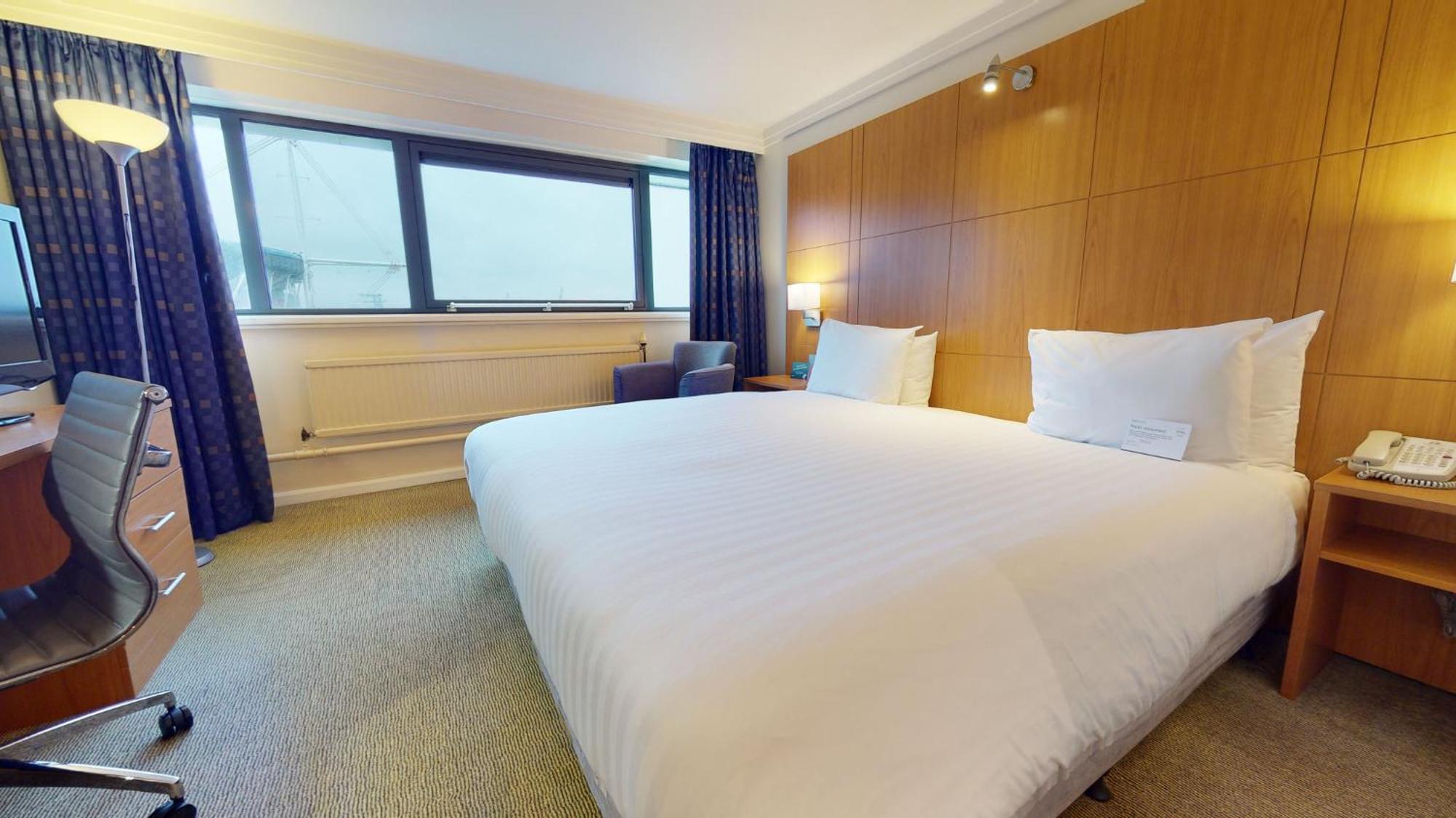 Holiday Inn Cardiff City By Ihg Bagian luar foto