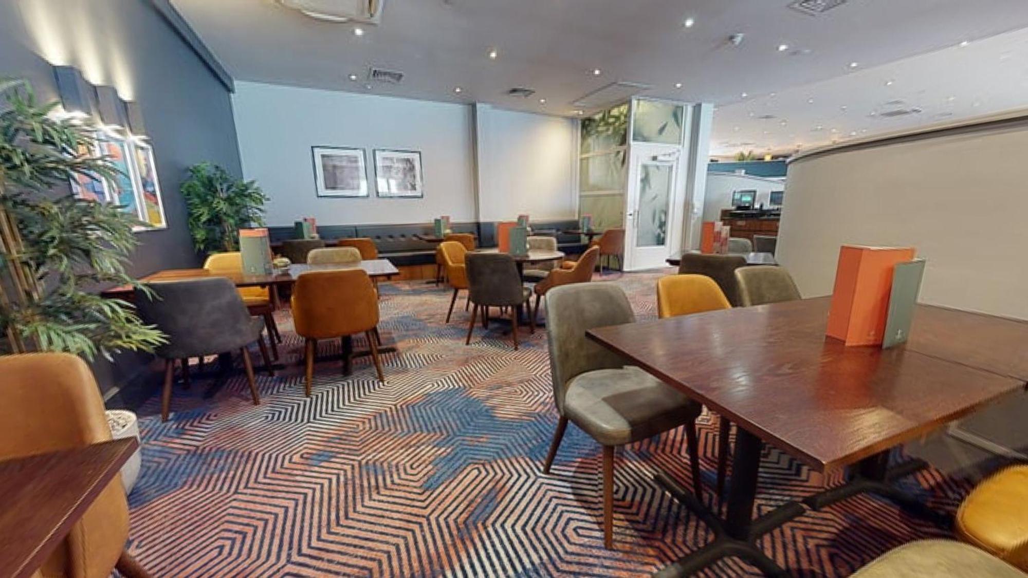 Holiday Inn Cardiff City By Ihg Bagian luar foto