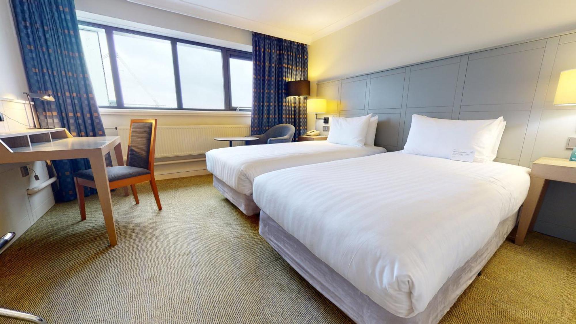 Holiday Inn Cardiff City By Ihg Bagian luar foto