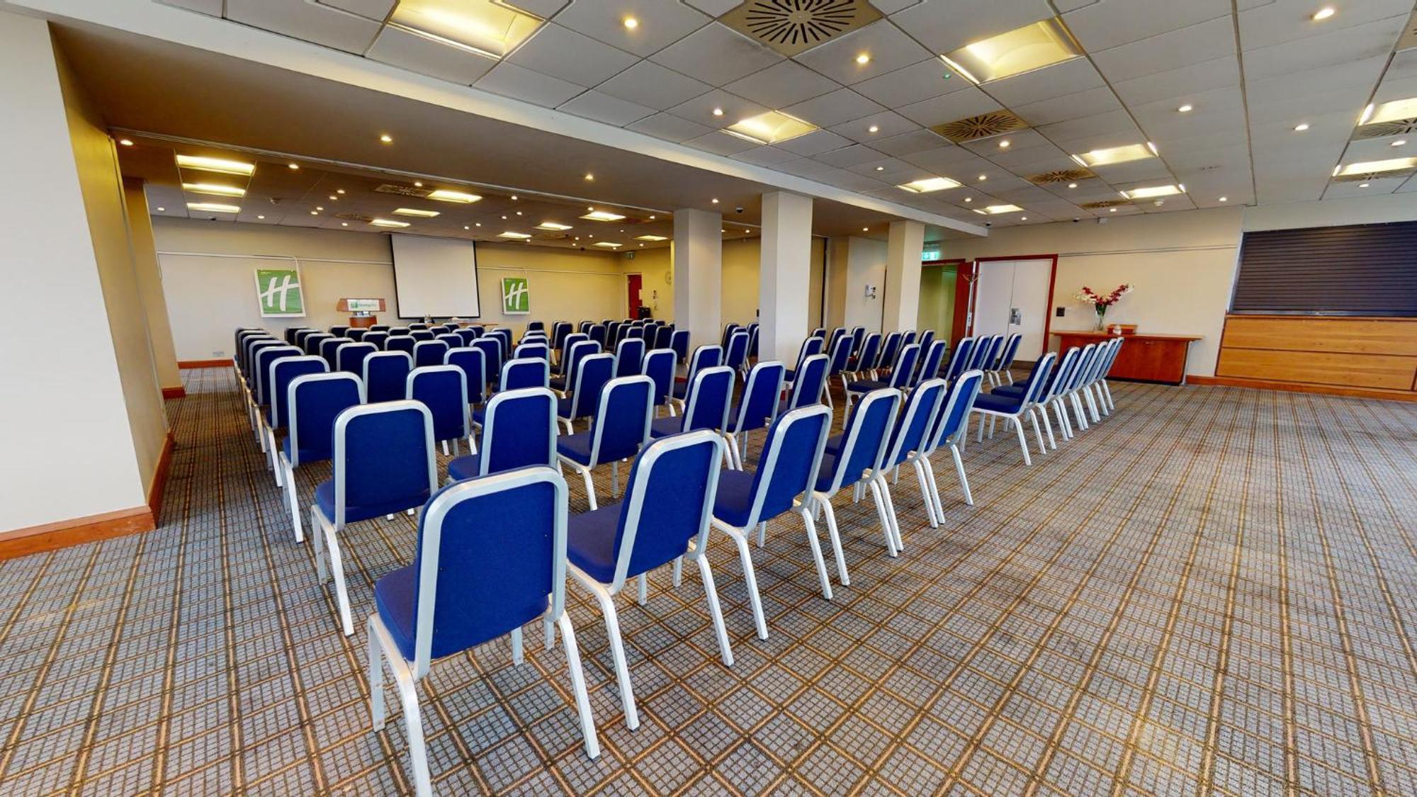 Holiday Inn Cardiff City By Ihg Bagian luar foto
