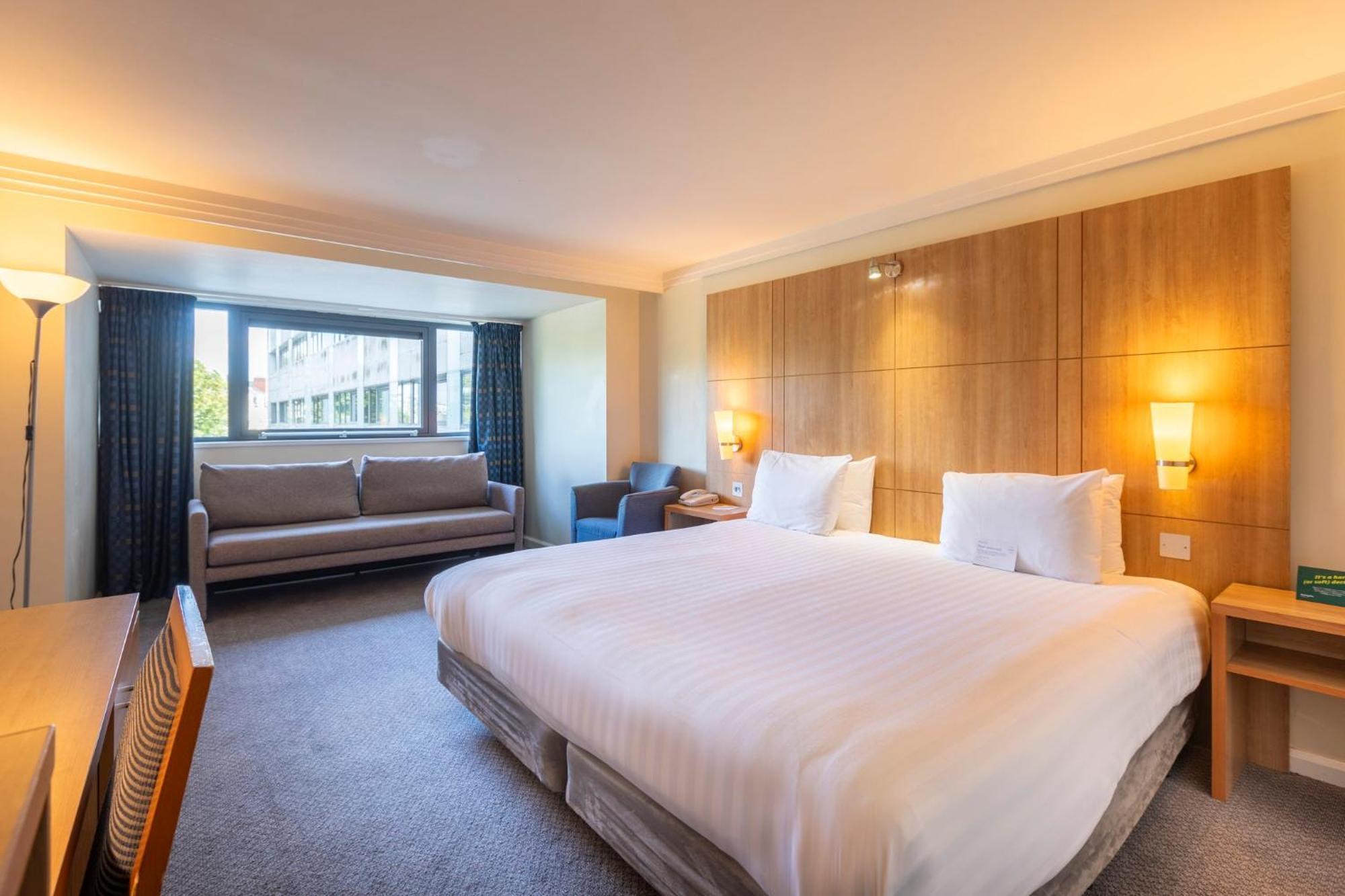 Holiday Inn Cardiff City By Ihg Bagian luar foto