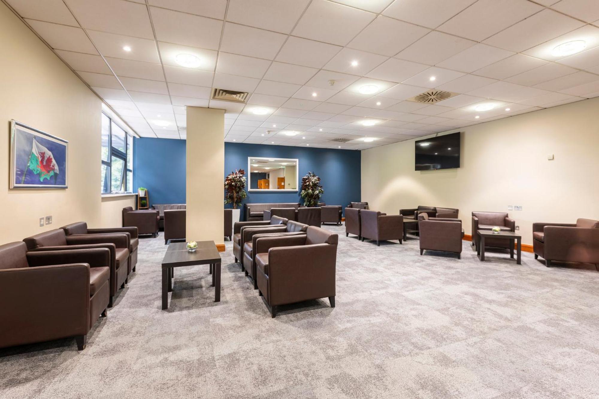 Holiday Inn Cardiff City By Ihg Bagian luar foto