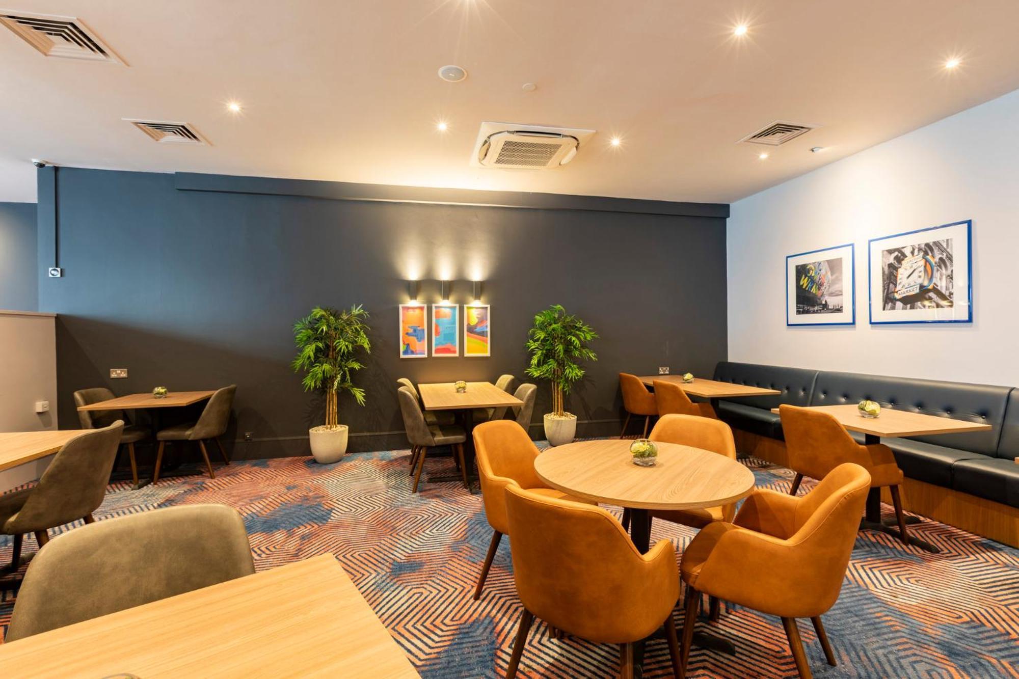 Holiday Inn Cardiff City By Ihg Bagian luar foto