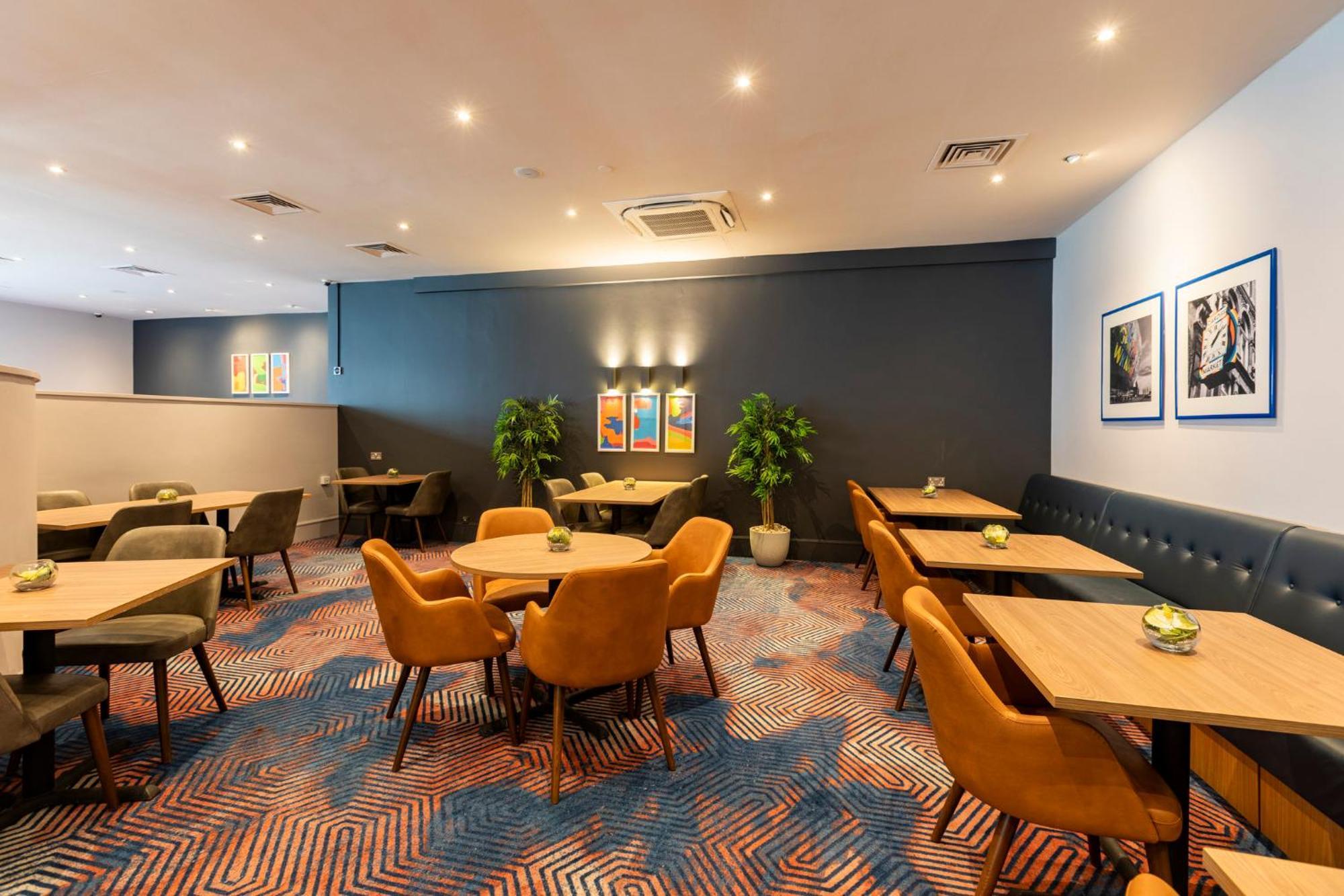 Holiday Inn Cardiff City By Ihg Bagian luar foto