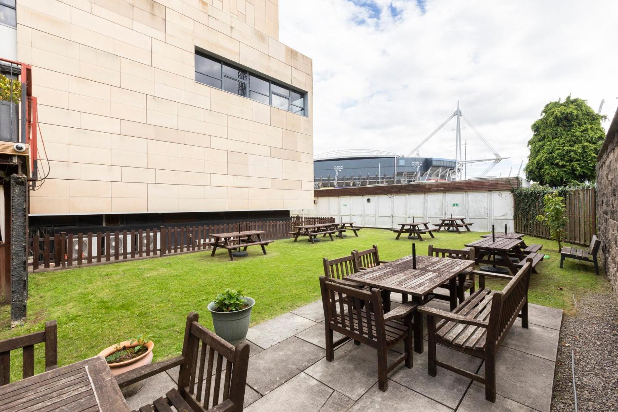 Holiday Inn Cardiff City By Ihg Bagian luar foto