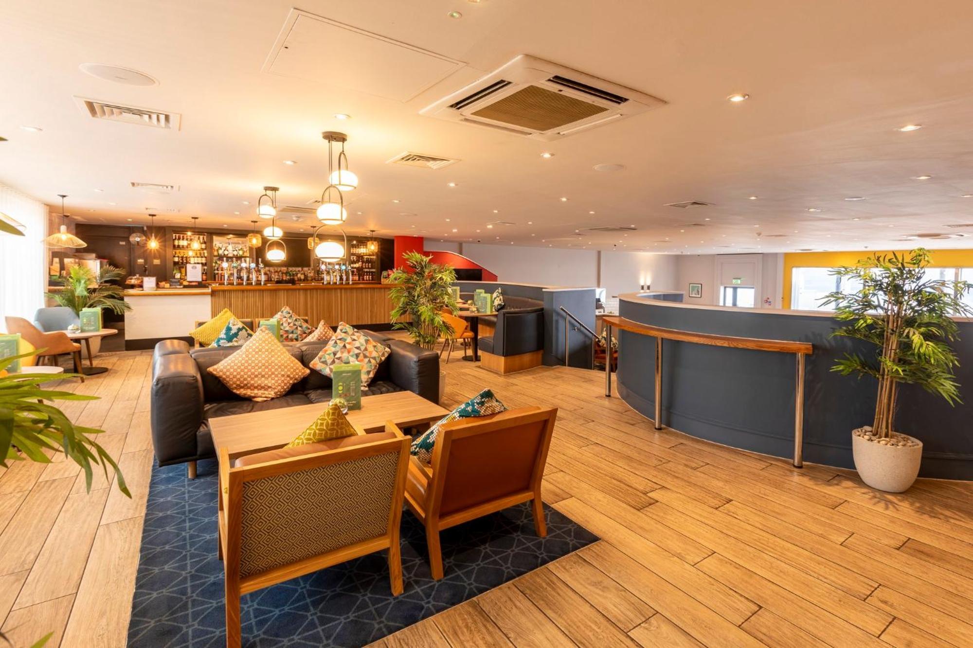 Holiday Inn Cardiff City By Ihg Bagian luar foto