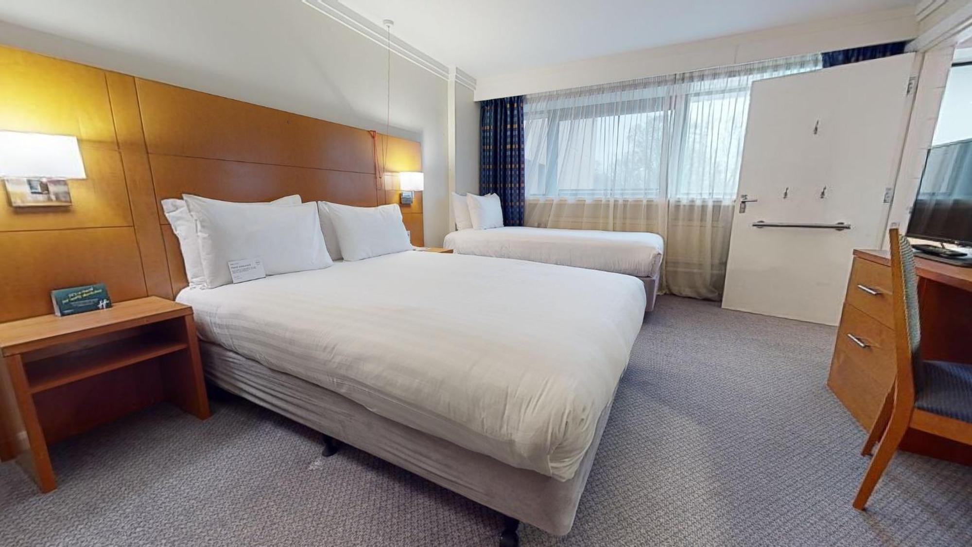 Holiday Inn Cardiff City By Ihg Bagian luar foto