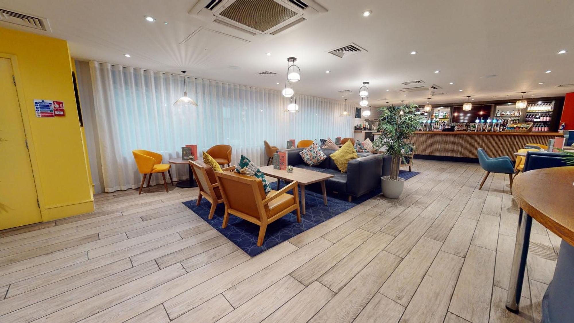 Holiday Inn Cardiff City By Ihg Bagian luar foto