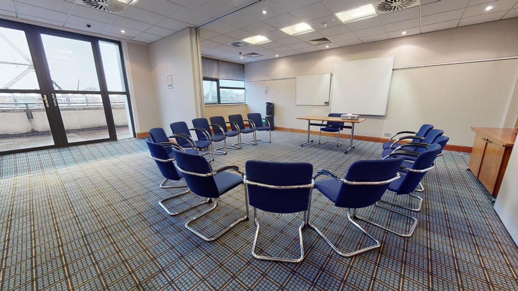 Holiday Inn Cardiff City By Ihg Bagian luar foto