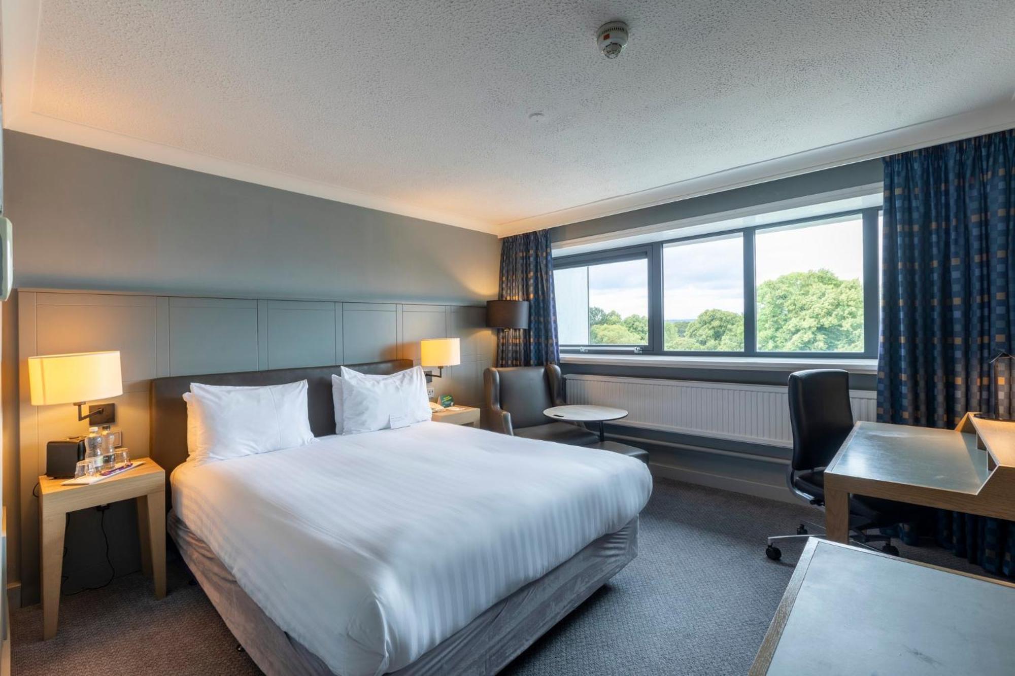 Holiday Inn Cardiff City By Ihg Bagian luar foto