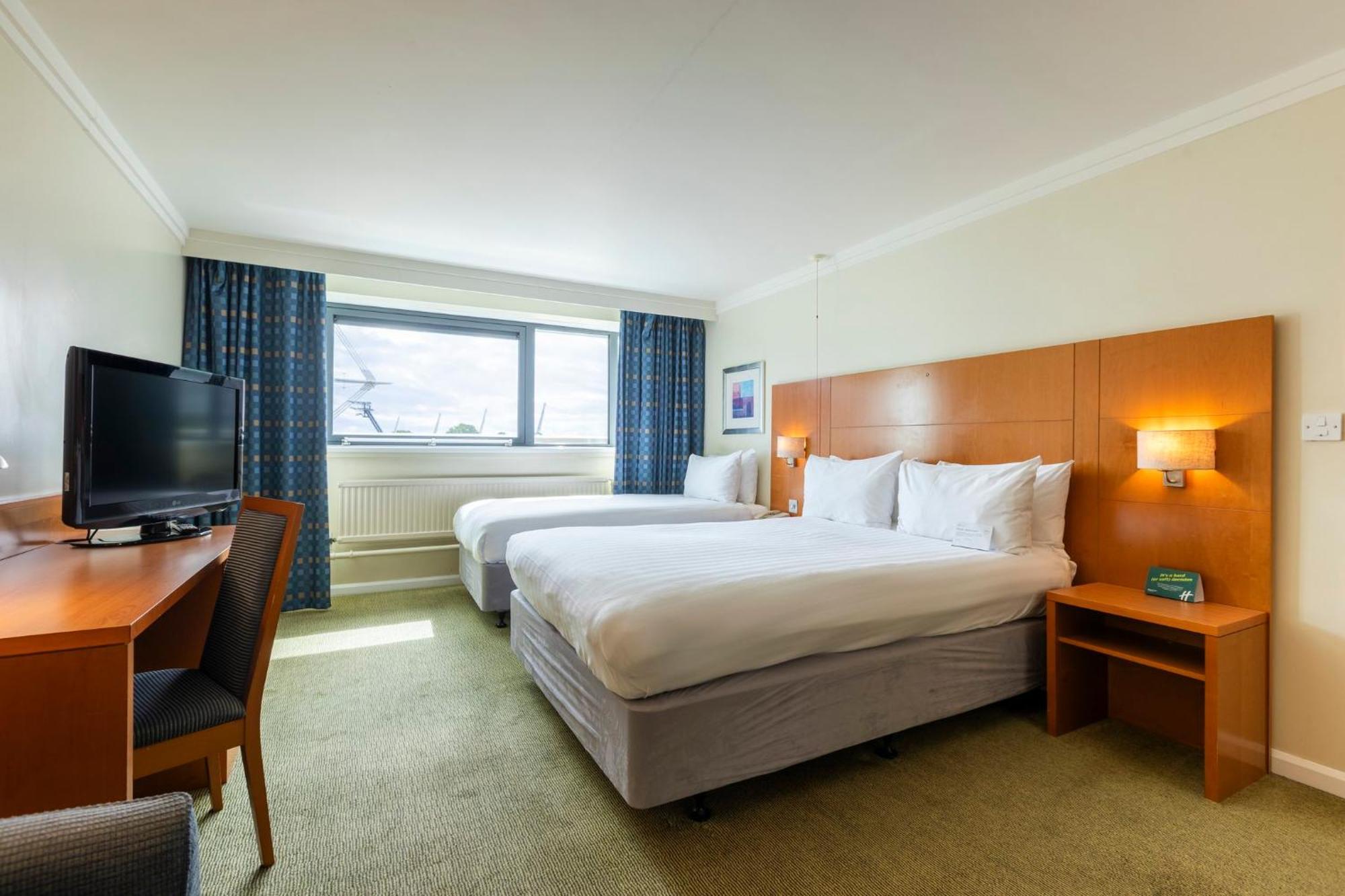 Holiday Inn Cardiff City By Ihg Bagian luar foto