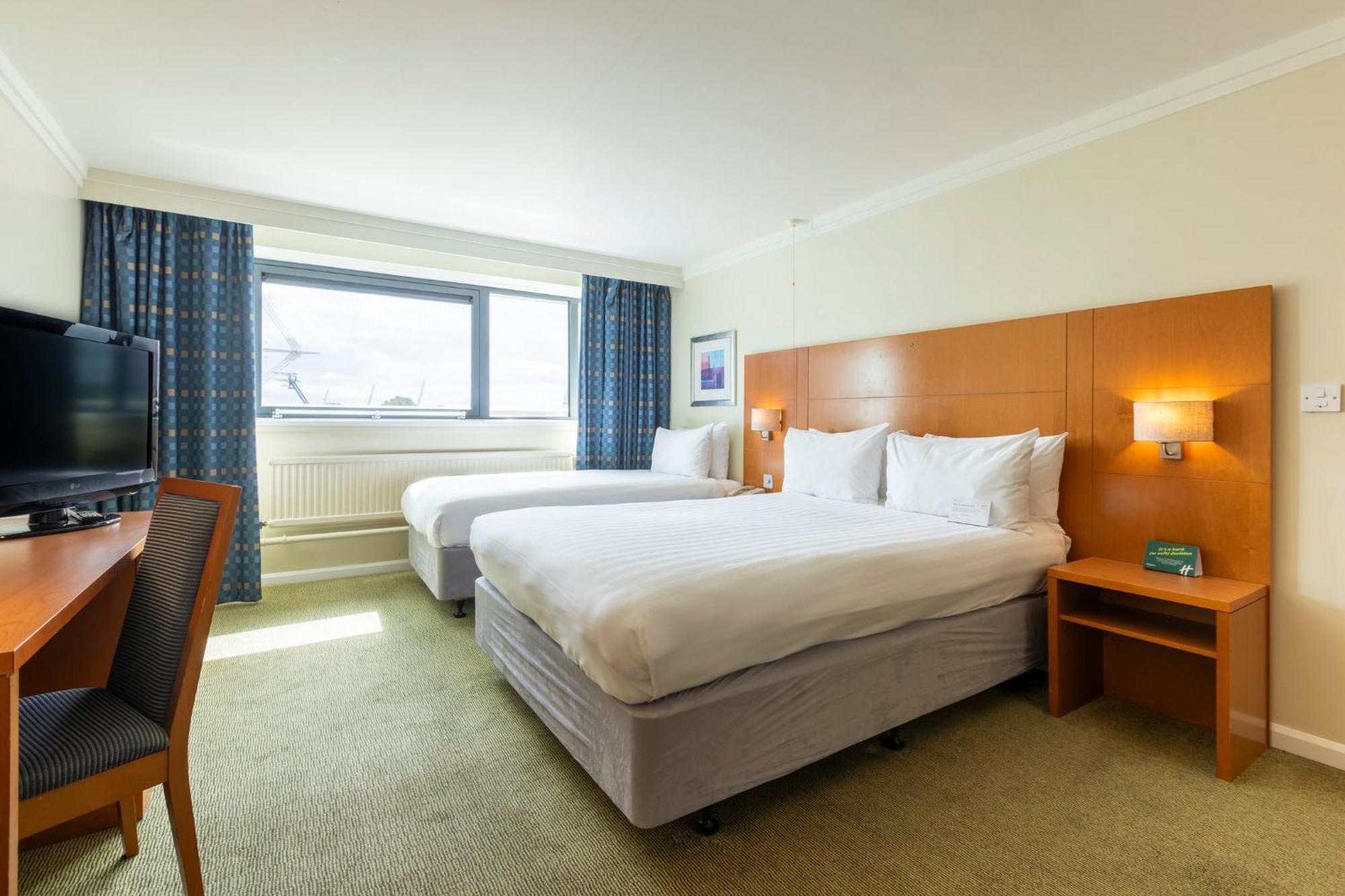 Holiday Inn Cardiff City By Ihg Bagian luar foto